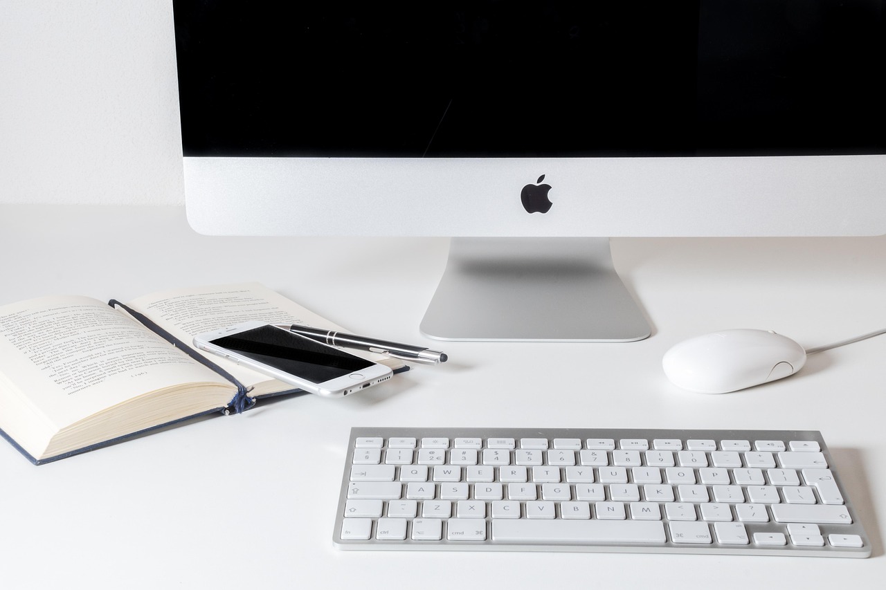 Work, computer, apple — Quality Kitchen Appliance Repairs Available in Seattle