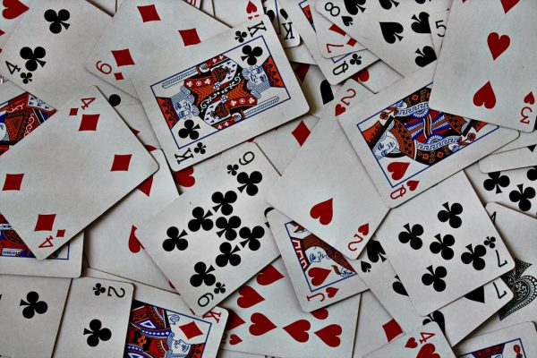 How Online Gaming Design Shapes the User Experience